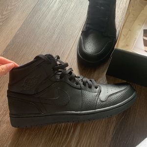 MENS AIR JORDAN 1 MID